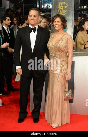 Tom Hanks und Rita Wilson bei der Verleihung der EE British Academy Film Awards 2014 im Royal Opera House, Bow Street, London. Stockfoto