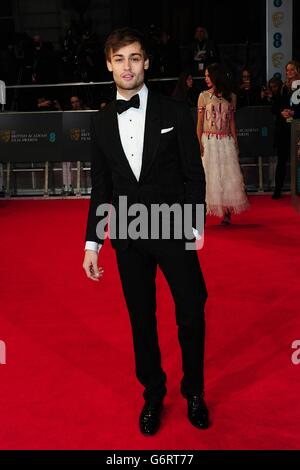 Douglas Booth bei der Ankunft bei den EE British Academy Film Awards 2014 im Royal Opera House, Bow Street, London. Stockfoto