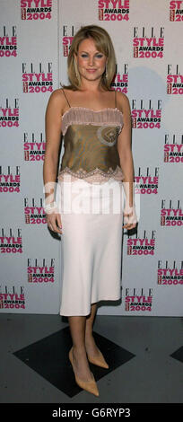 EastEnders Schauspielerin Kim Medcalf kommt für die Elle Style Awards 2004 im Natural History Museum in Südlondon an. Stockfoto