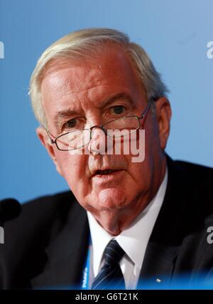 Olympische Winterspiele in Sotschi - Aktivitäten vor den Spielen - Mittwoch. Sir Craig Reedie, Präsident der WADA, während einer Pressekonferenz im MPC während der Olympischen Spiele 2014 in Sotschi in Krasnaya Polyana, Russland. Stockfoto