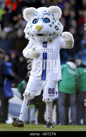 Fußball - Sky Bet Championship - Leeds United / Huddersfield Town - Elland Road. Lucas the Kop Kat., Maskottchen Leeds United Stockfoto