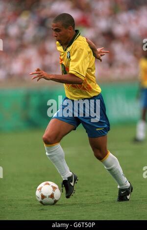 31-JUL-96 ... Atlanta Olympische Spiele -Fußball, Brasilien / Nigeria ... Brasiliens Ronaldo in Aktion Stockfoto