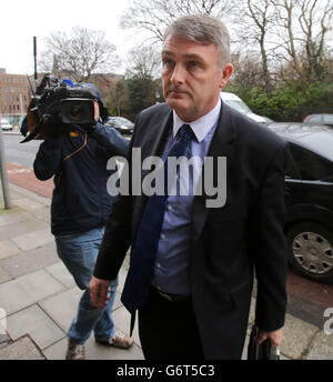 Simon O'Brien, der Vorsitzende des Ombudsmannes von Garda Siochana, kommt heute zu einem Treffen mit Justizminister Alan Shatter im Justizministerium in Dublin, um einen Bericht über die angebliche Abhöraktion der Ombudsstelle zu liefern. Stockfoto