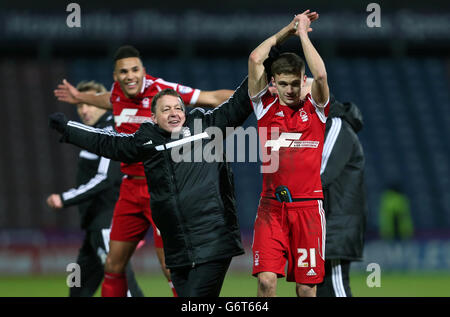 Billy Davies, Waldmanager von Nottingham, feiert in Vollzeit mit Jamie Pherson. Stockfoto