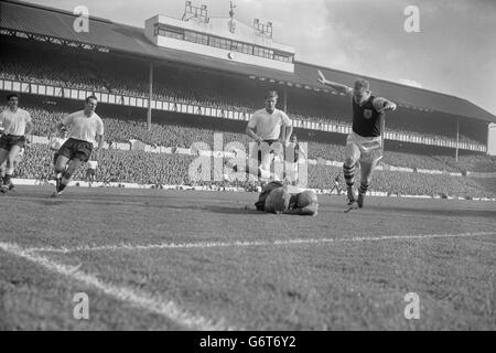 Fußball - Division One - Tottenham Hotspur V Burnley FC - White Hart Lane, London Stockfoto