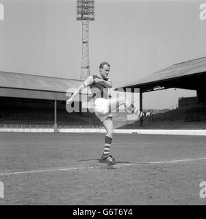 Burnleys äußerer Linkist Gordon Harris, der im Team ist, um Tottenham Hotspur beim FA Cup-Finale in Wembley am Samstag, dem 5. Mai zu treffen, übt auf Burnleys Heimstadion Turf Moor. Stockfoto