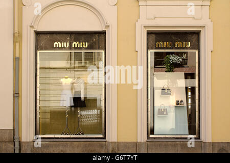 Miu Miu Damen Luxus High Fashion und Accessoires, die Schaufenster in Turin Fashion Avenue, Via Lagrange Stockfoto