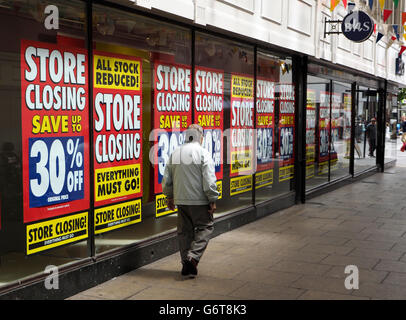 BHS zeigt eine Sale-Aktion in Southport. British Home Stores soll in Southport schließen. Stockfoto