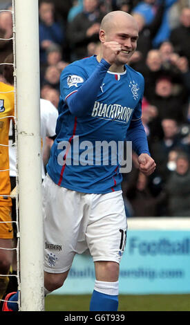 Nicky Law der Rangers feiert sein Tor während des Spiels der Scottish League One im Somerset Park, Ayr. Stockfoto