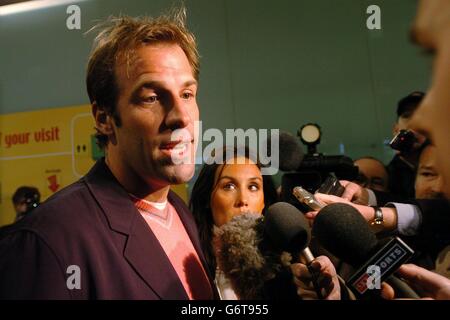 Greg Rusedski kommt am Flughafen Heathrow Stockfoto