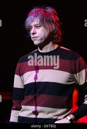 Bob Geldof spielt live im One Generation 4 ein weiteres Benefizkonzert zugunsten der Lord's Taverners, in der Royal Albert Hall im Zentrum von London. Stockfoto