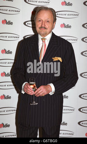 Peter Bowles nimmt an den Oldie of the Year Awards Teil, die in Simpsons in The Strand im Zentrum von London verliehen werden. Stockfoto