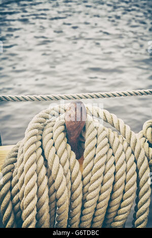 Retro-stilisierte Takelage von einem alten Segelschiff. Stockfoto