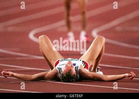 31-JUL-1996. Die Olympischen Spiele In Atlanta. Leichtathletik. Männer: 800 m. Vebjoern Rodal, Norwegen, liegt am Ende des Rennens erschöpft auf der Strecke Stockfoto