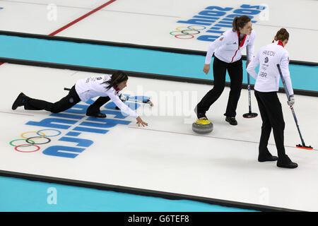 Der britische Eve Muirhead beim Curling-Training im Eiswürfel-Curling-Center während der Olympischen Spiele 2014 in Sotschi, Russland. Stockfoto