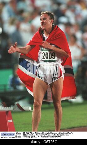 31-JUL-96 ... Atlanta Olympische Spiele - Leichtathletik ... Männer's 800 m Finale ... Norwegens Vebjoern Rodal feiert Gold-Gewinn Stockfoto