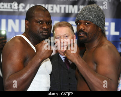 Boxen - alle Boxer Weigh - In Kupfer-Box Arena Stockfoto