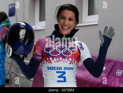 Die britische Shelley Rudman winkt nach ihrem dritten Lauf im Frauen-Skelett im Sanki Sliding Center während der Olympischen Spiele 2014 in Sotschi in Krasnaya Polyana, Russland. Stockfoto