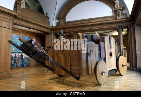 Das Werk des Künstlers Brian Griffith, das im Rahmen der Ausstellung „New Blood“ in der Saatchi Gallery am South Bank im Zentrum von London gezeigt wurde, enthüllte „Boneshaker“. Stockfoto