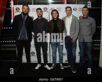 Charlton Athletic Spieler (von links nach rechts) Ben Hamer, Johnnie Jackson, Lawrie Wilson, Richard Wood und Andy Hughes besuchen das Charlton Athletic Community Trust Concert - in Partnerschaft mit Help A Capital Child - in der IndigO2 O2 Arena in London. Stockfoto