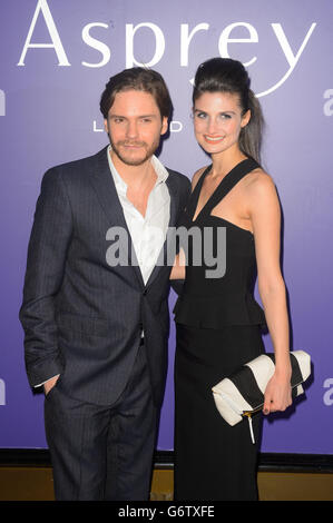 Felicitas Rombold und Daniel Bruhl bei der Nominierten-Party für die British Academy Film Awards in Asprey, New Bond Street, im Zentrum von London. DRÜCKEN SIE VERBANDSFOTO. Bilddatum: Samstag, 15. Februar 2014. Der Bildnachweis sollte lauten: Dominic Lipinski/PA Wire Stockfoto
