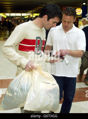 Keith Gillespie und Paul Dickov am Flughafen Alicante Stockfoto