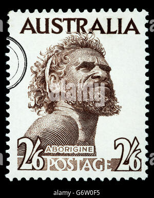 Eine Briefmarke gedruckt in Australien zeigt ein Aborigine-Mann Stockfoto