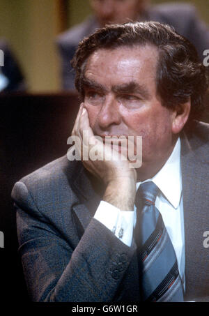 Der stellvertretende Gewerkschaftsführer Denis Healey auf einer speziellen Konferenz der Labour Party im Wembley Conference Center, um über die Methode der Wahl zukünftiger Parteiführer zu entscheiden. Stockfoto