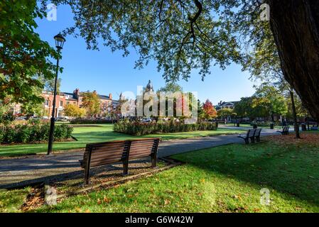 Park Square ist ein georgischer öffentlicher Platz in Leeds.The Platz ist über begrünt und ist eine traditionelle georgische Park. Stockfoto