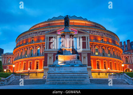 Royal Albert Hall, Kensington, London in der Nacht Stockfoto