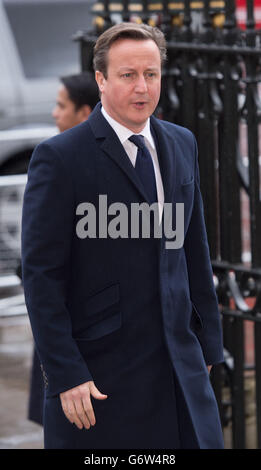 Premierminister David Cameron kommt zu einer Gedenkfeier für den ehemaligen südafrikanischen Präsidenten Nelson Mandela in der Westminster Abbey in London. Stockfoto