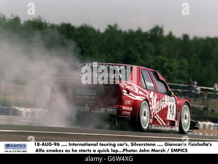 18-AUG-96. Internationale Tourenwagen, Silverstone. Giancarlo Fisichellas Alfa raucht, als er eine kurze Runde startet Stockfoto