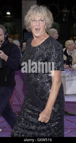 Die feministische Schriftstellerin Germaine Greer kommt zu den British Book Awards 2004 im Grosvenor House Hotel in der Park Lane im Zentrum von London an. Stockfoto