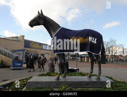 Pferderennen - Grimthorpe Chase Meeting - Tag Zwei - Doncaster Racecourse. Die Statue von Double Trigger auf der Doncaster Racecourse Stockfoto