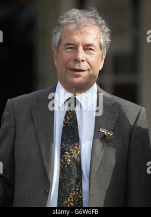 Steve Broughton Sandown, Mitglied des Direktoriums des Rennbahn-Komitees, während des Grand Military Gold Cup Day im Sandown Park, Sandown. DRÜCKEN SIE VERBANDSFOTO. Bilddatum: Freitag, 7. März 2014. Siehe PA Story RACING Sandown. Das Foto sollte lauten: Nick Potts/PA Wire Stockfoto