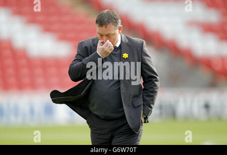 Fußball - Sky Bet Championship - Barnsley gegen Nottingham Forest - Oakwell. Billy Davies, Waldmanager von Nottingham, wirft einen Blick auf das Spielfeld vor dem Spiel Stockfoto