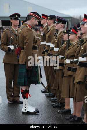 Staffelung Parade am Collegium Armee Stiftung - Harrogate Stockfoto