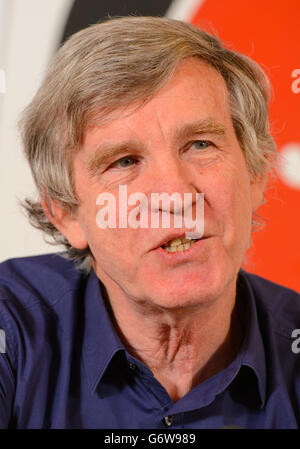 Roland Duchatelet, Inhaber von Charlton Athletic, spricht während einer Pressekonferenz im Valley. Stockfoto