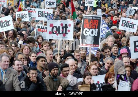 Demonstranten versammeln sich auf dem Trafalgar Square Stockfoto