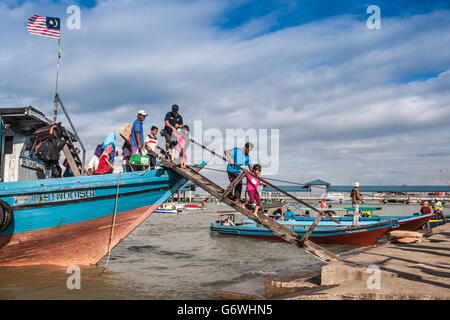 Tawau, Malaysia. 6. Juni 2016: Diese Gegend ist berühmt für Tausch-Markt. Waren aus Indonesien und den Philippinen wurden eine große t Stockfoto