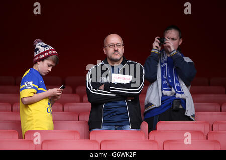 Fußball - FA Cup - Sechste Runde - Arsenal gegen Everton - Emirates Stadium. Everton-Fans in den Tribünen warten auf den Start des Spiels Stockfoto
