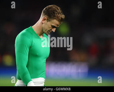 Fußball - UEFA Champions League - 16. Runde - zweites Bein - Barcelona gegen Manchester City - Nou Camp. Joe Hart von Manchester City geht am Ende des Spiels niedergeschlagen zurück Stockfoto