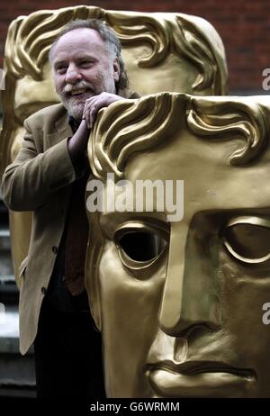 Brian Keenan steht vor dem Dundee Contemporary Arts Center vor der Premiere des Films Blind Flight über Keenan und seine Geiselerfahrung. Stockfoto