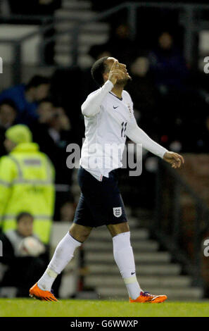 Der englische Nathan Redmond feiert Englands Eröffnungstreffer während des UEFA European U21 Championship Qualifying 2015, Gruppe 1 Spiel im iPro Stadium, Derby. Stockfoto