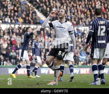 Fußball - Sky Bet Championship - Derby County / Millwall - iPro Stadium. Richard Keogh von Derby County reagiert, nachdem er eine späte Chance verpasst hat Stockfoto