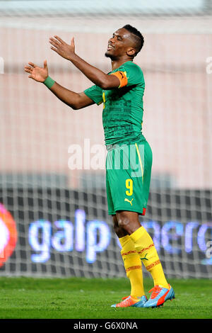 Fußball - Internationale Freundschaften - Portugal gegen Kamerun - Estadio Dr Magalhaes Pessoa. Samuel Eto'o, Kamerun Stockfoto