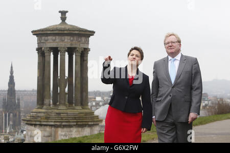 Die Vorsitzende der schottischen Konservativen Ruth Davidson mit dem stellvertretenden Vorsitzenden Jackson Carlaw in Edinburgh, Schottland, im Vorfeld der Parteikonferenz der schottischen Konservativen. Stockfoto