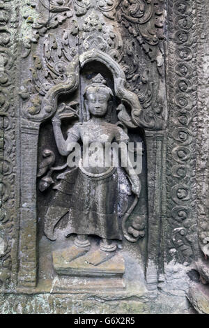 Bas-Relief auf einer Apsara herauszufinden, Ta Prohm, Angkor Thom, Kambodscha Stockfoto