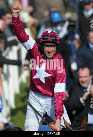 Horse Racing - 2014 Cheltenham Festival - Cheltenham Gold Cup Tag - Cheltenham Racecourse Stockfoto