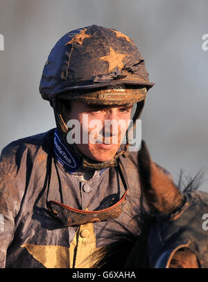 Pferderennen - Southwell Racecourse. Jockey George Chaloner auf der Southwell Racecourse. Stockfoto